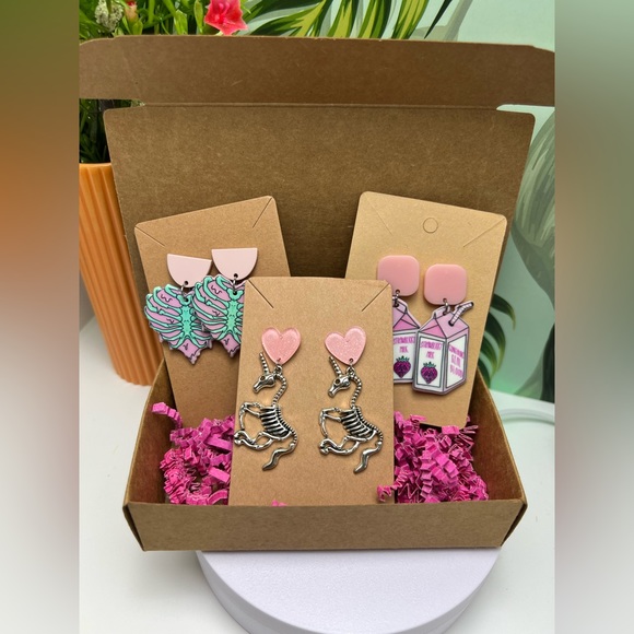 Pastel Goth Jewelry Gift Set with Painted Box - Gothic Kawaii Jewelry Gift Set - Picture 3 of 8